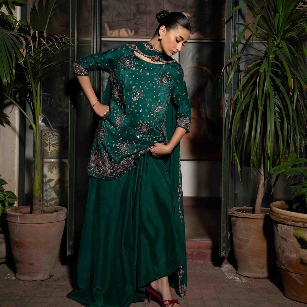 Pakistani/indian Elegant Green Embroidered Dress - Picture 3 of 6